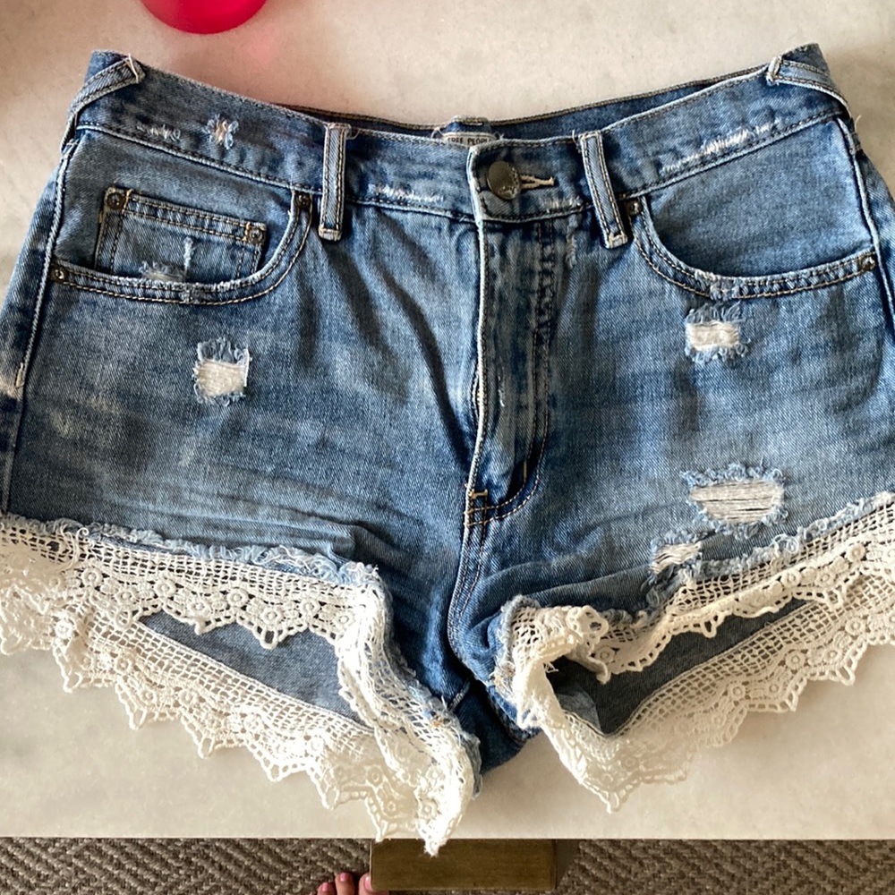 Free people denim shorts with last detailing
